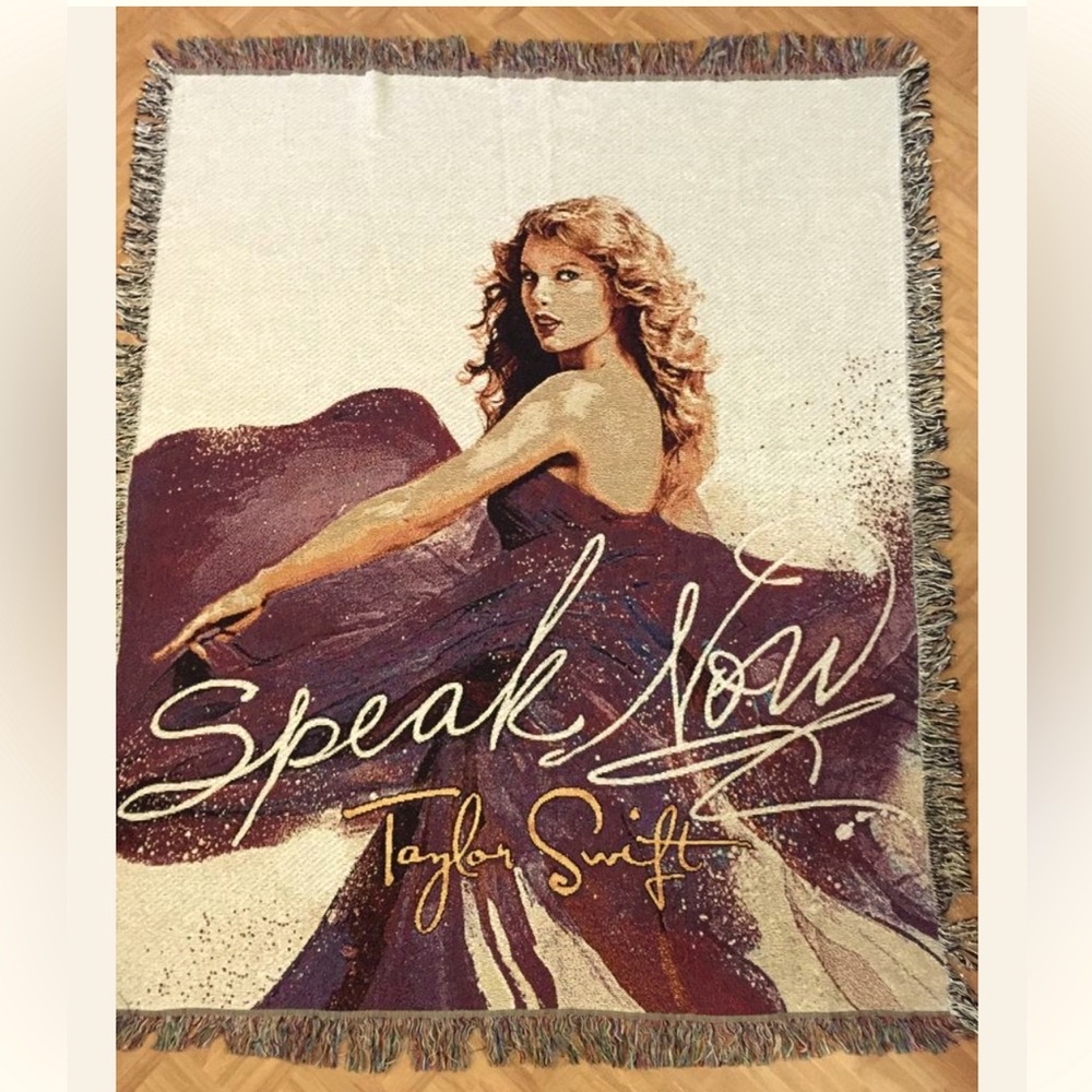 T Swift blanket
